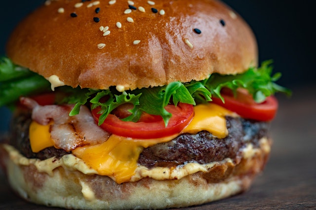 ham-burger-with-vegetables-1639557-1.jpg